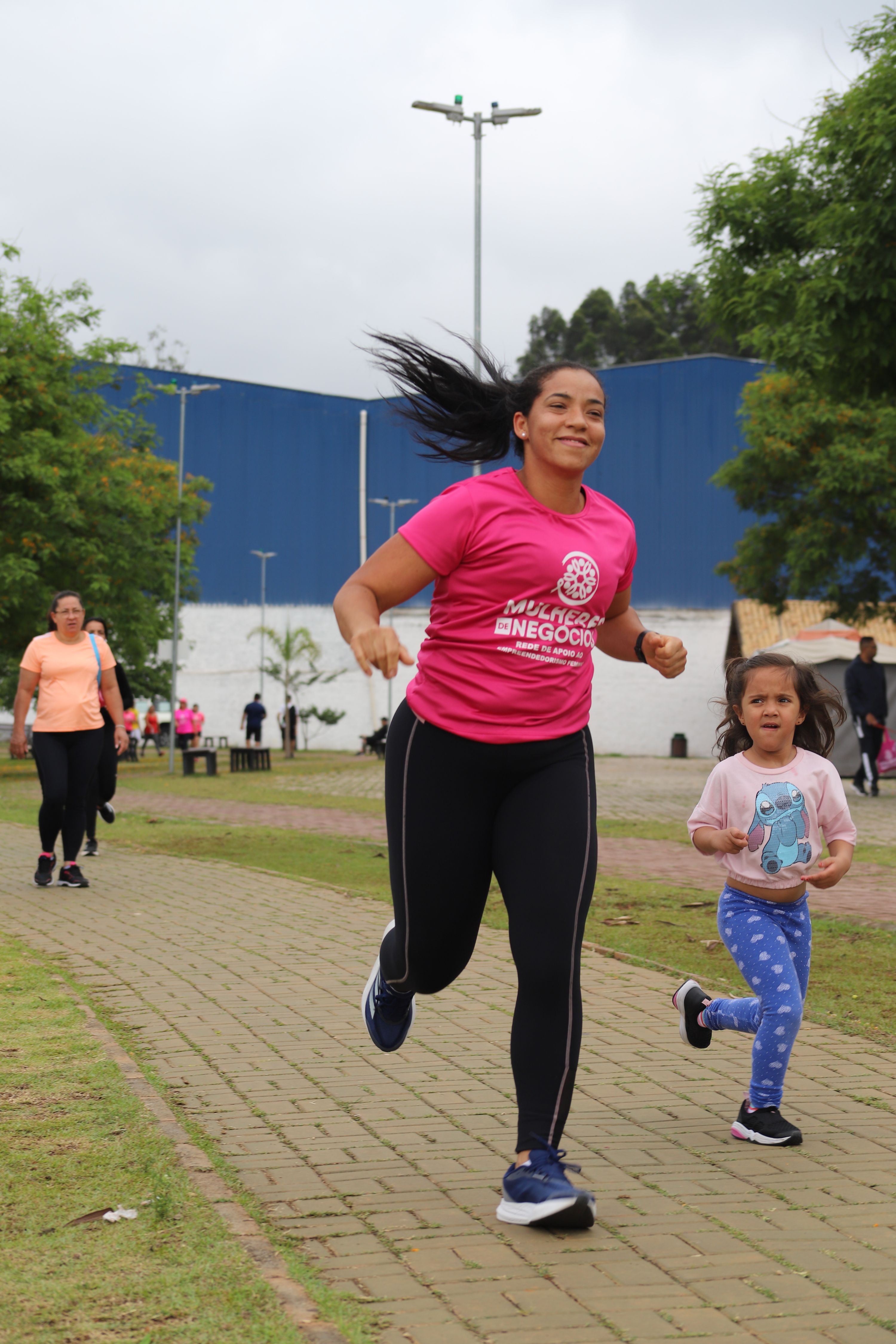 Momento da Caminhada Outubro Rosa de 2024 — foto 17 de 21