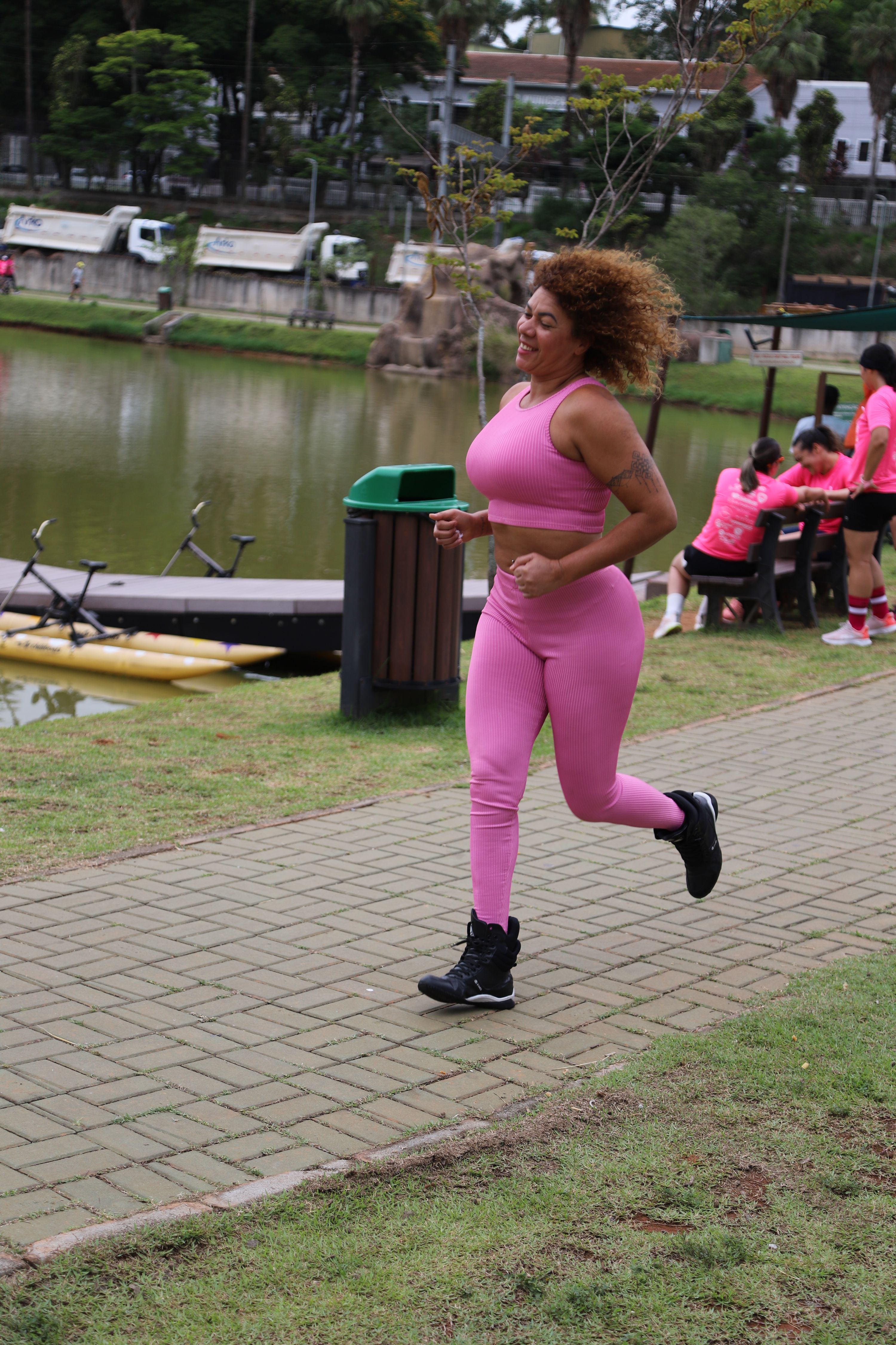 Momento da Caminhada Outubro Rosa de 2024 — foto 20 de 21